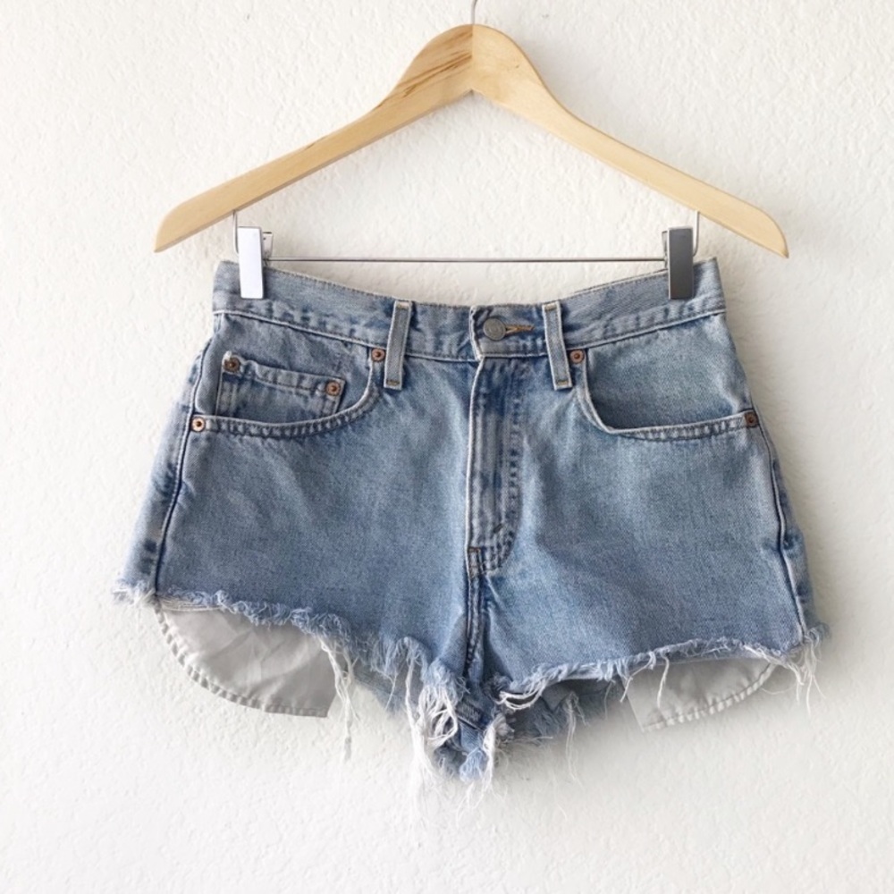 Levi’s 550 Relaxed Cutoff High Rise Jean Shorts 28